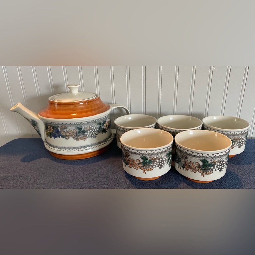 Goebel vintage teapot with 5 cups